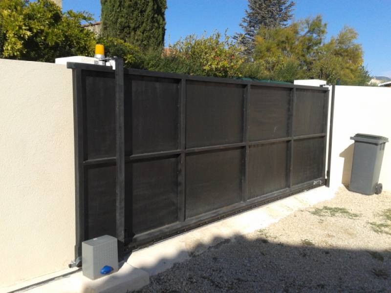 Devis pour fermetures industrielles à Aix-en-Provence