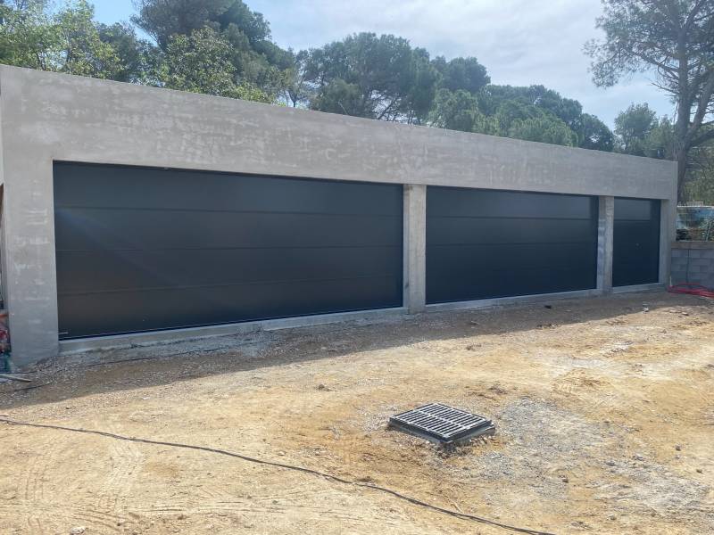 Pose de trois portes sectionnelles habitat Teckentrup à Nîmes