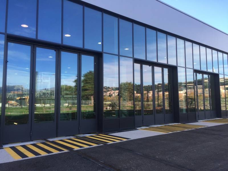 Fermetures industrielles pour hangar à Venelles