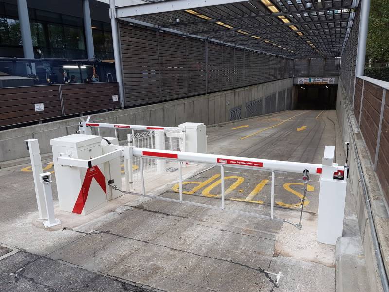 Installation de barrières automatiques levantes COMPACT anti-vandale à Aix-en-Provence