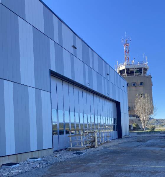 Pose de 3 portes accordéon coulissante  au canet des maures ( 83 )